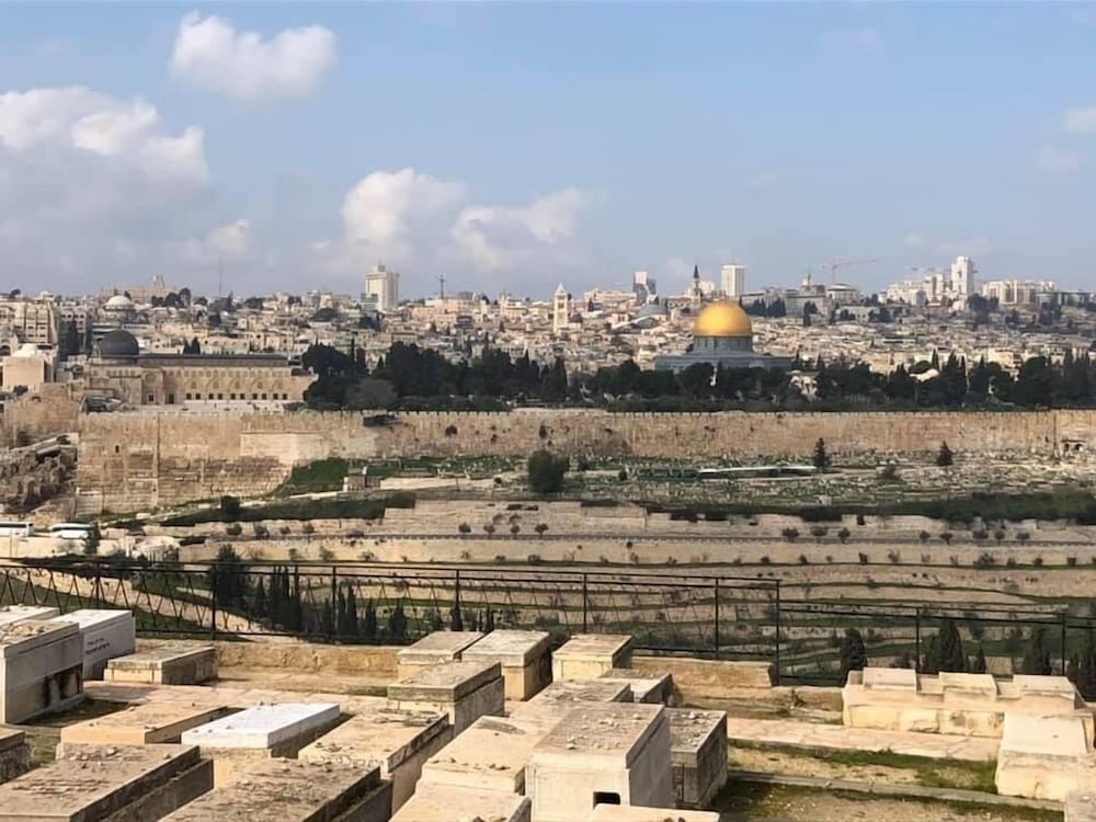 Фото The Colony Hotel