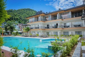 Гостиница Majestic Lakefront Hotel & Suites