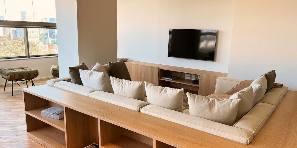 Фото White by Movinn