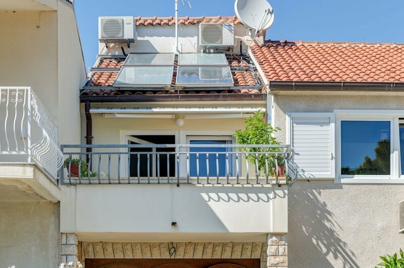 Гостиница Beachfront Apartment With Balcony and Parking в Сплите
