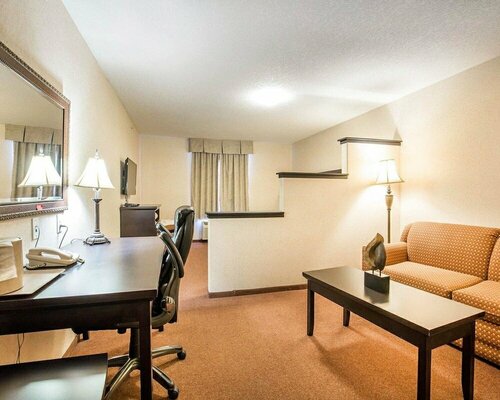 Гостиница Quality Inn And Suites Lethbridge в Летбридже