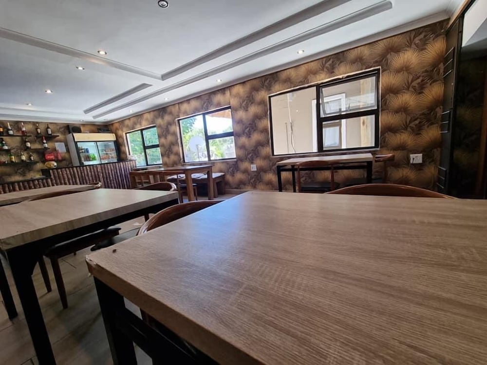 Фото Makgovango Luxury Inn