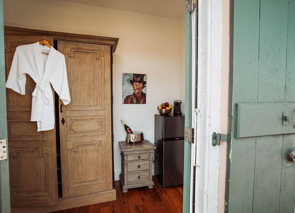 Фото Royal Frenchmen Hotel and Bar