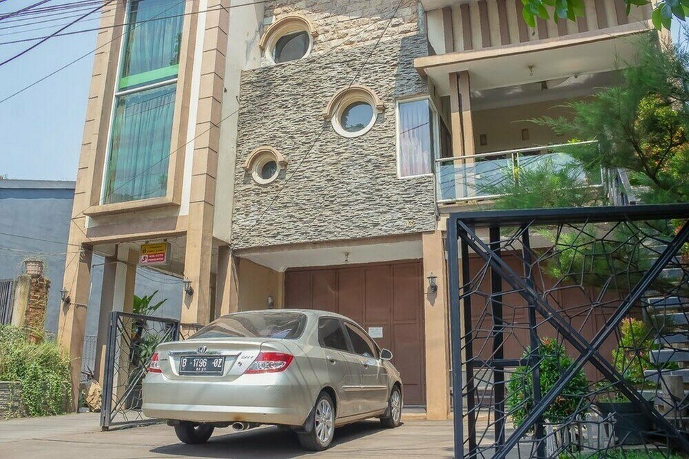 Hotel RedDoorz Syariah near Pasar Modern Cikopo, West Java, photo