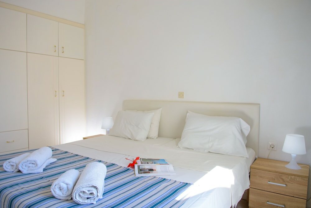 Фото Hiona Apartments