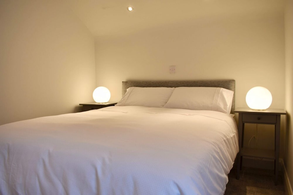 Фото Renovated 2 Bedroom Dublin Flat by City Centre