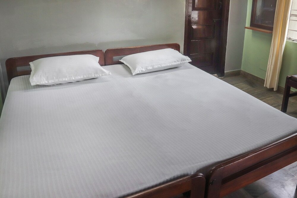 Фото Spot On 49477 Hotel Galaxy