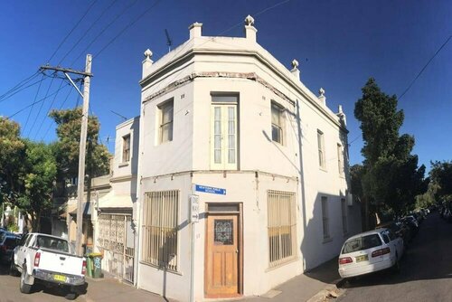Гостиница Spacious 3 Bedroom Terrace in Newtown в Сиднее