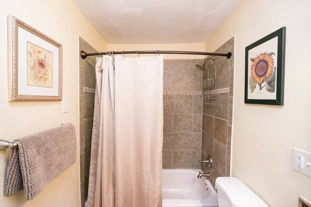 Фото Artisan Victorian Spacious Backyard Great Location