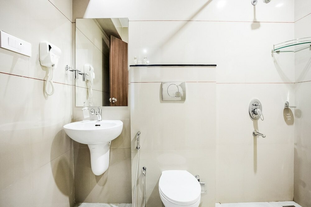 Фото Capital O 60558 Hotel Midhuna International