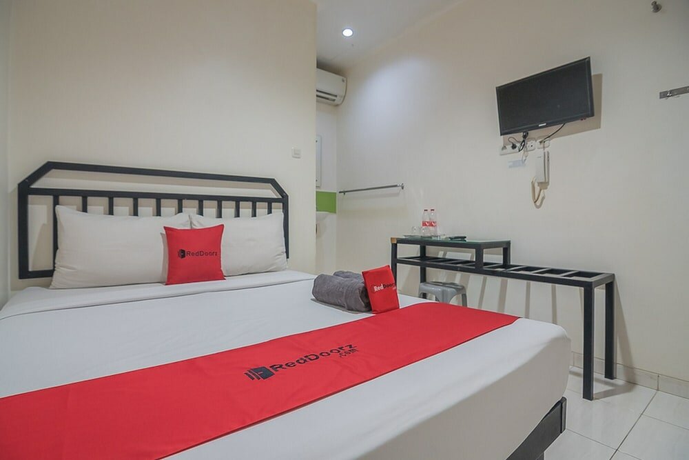 Фото RedDoorz near Nagoya Citywalk Batam 2