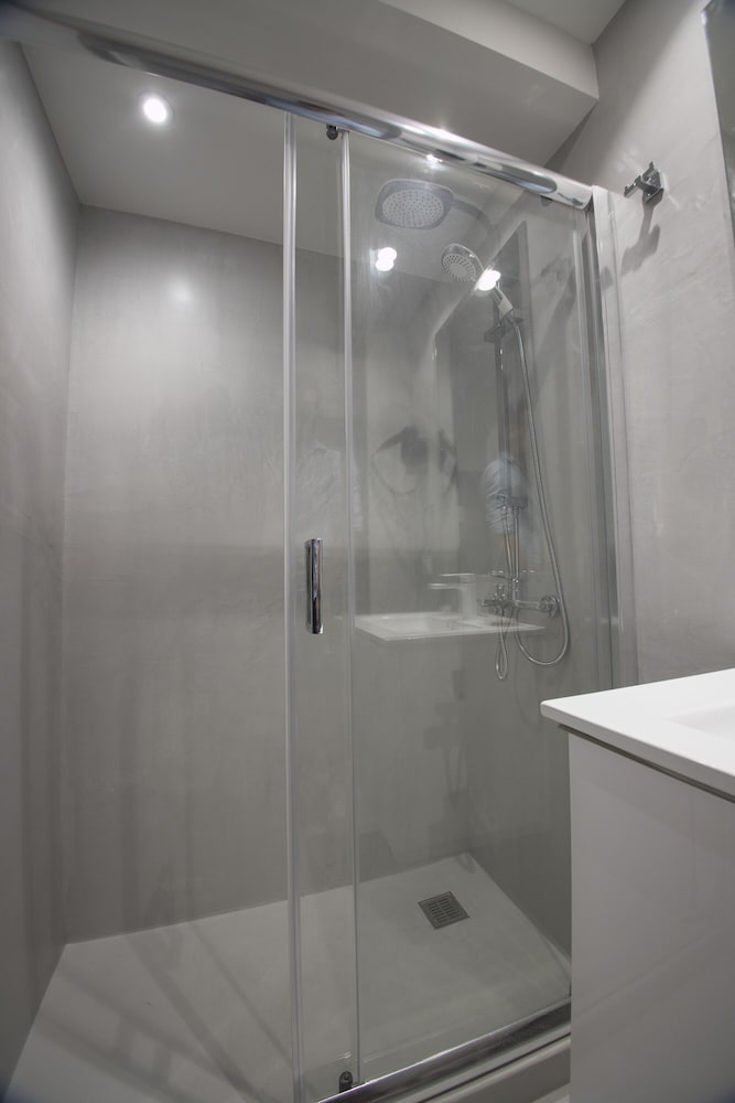 Фото Ornament Suites Nilie Hospitality Mgmt