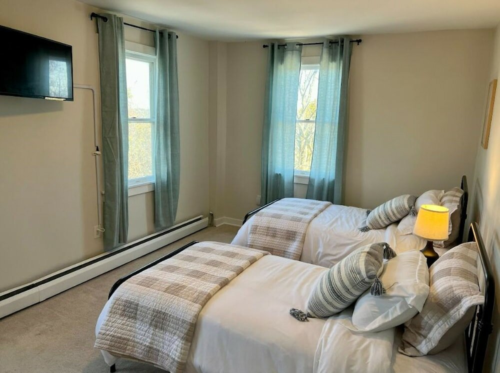 Фото Valcour Inn & Boathouse