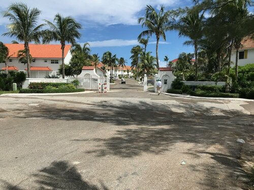Гостиница Delaporte Point Oceanfront Townhouse в Нассау