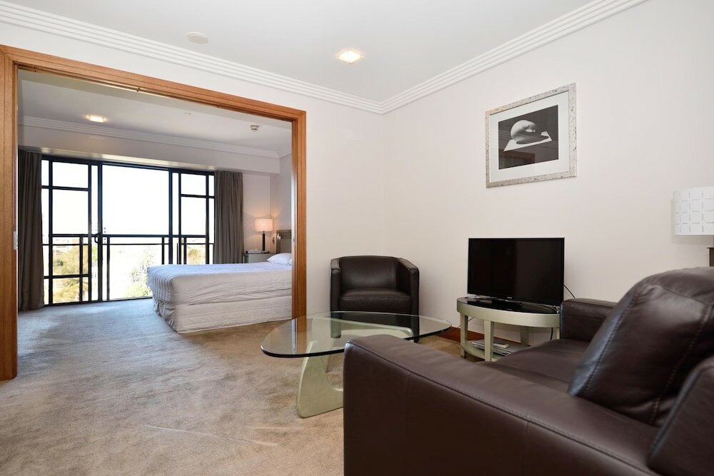 Фото Elegant Apartment With City View