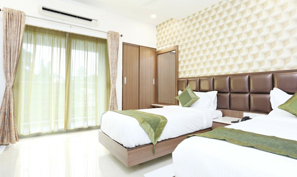 Фото Treebo Trend Pechis Castle