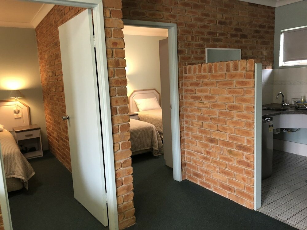 Фото The Crossing Motel