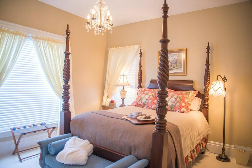 Фото Blessings on State Bed & Breakfast