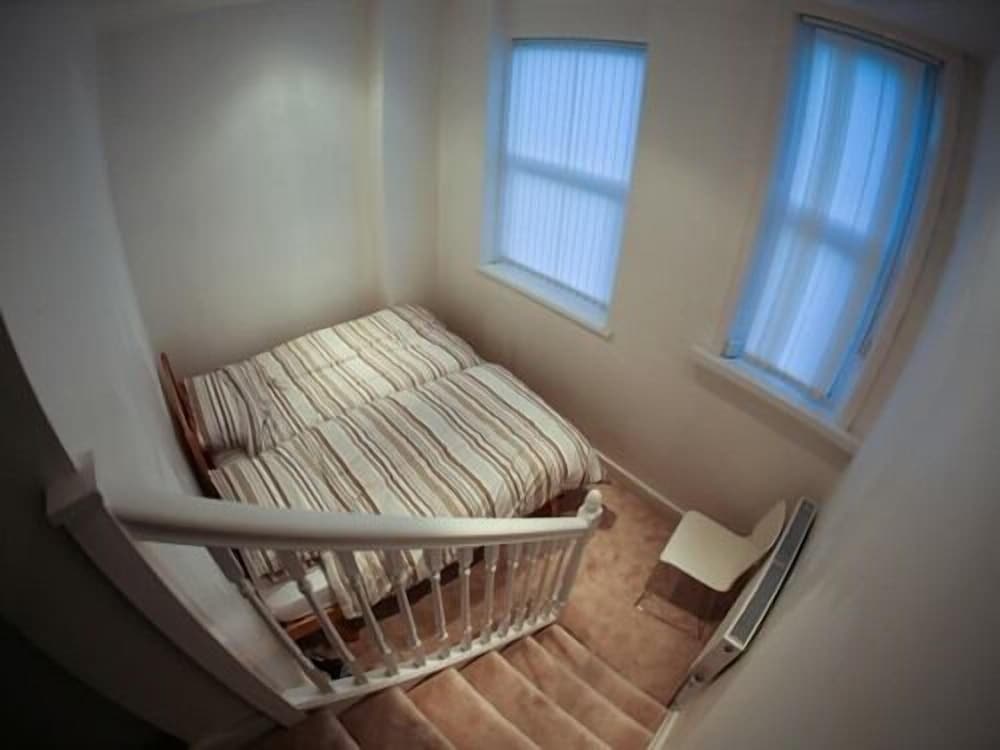 Фото Alexander Apartments Northcliffe