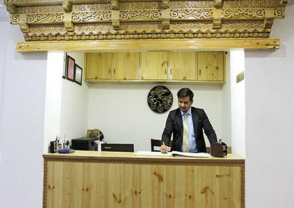 Фото Tih Hotel Chonjor Residency