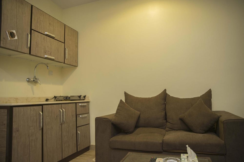 Фото Al Eairy Furnished Apartments Qassim 4