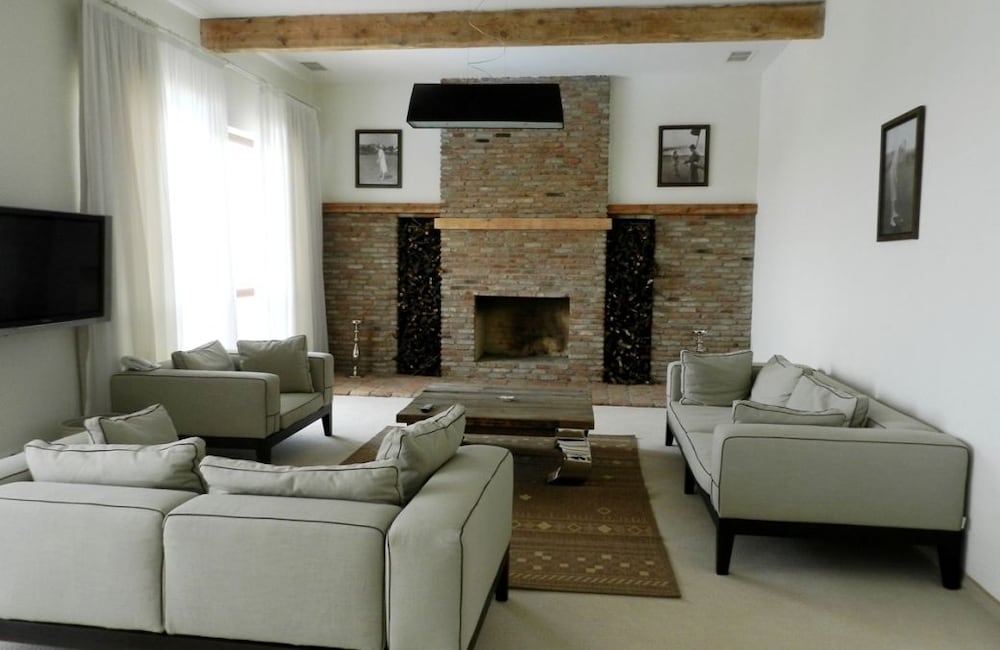 Фото Ambassadori Hotel