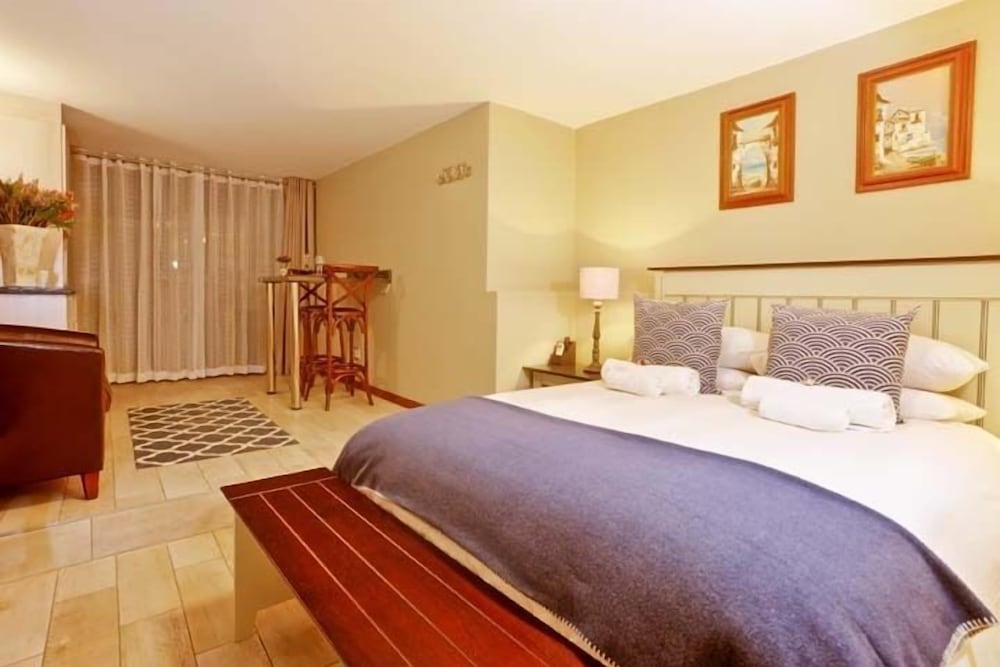 Фото Lavenders At Constantia Guest