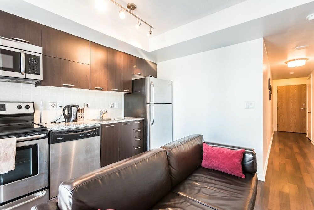 Фото Life Suites Rogers Centre