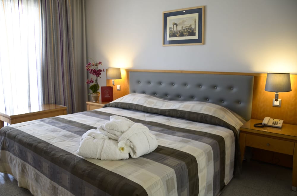 Фото Athena Hotel