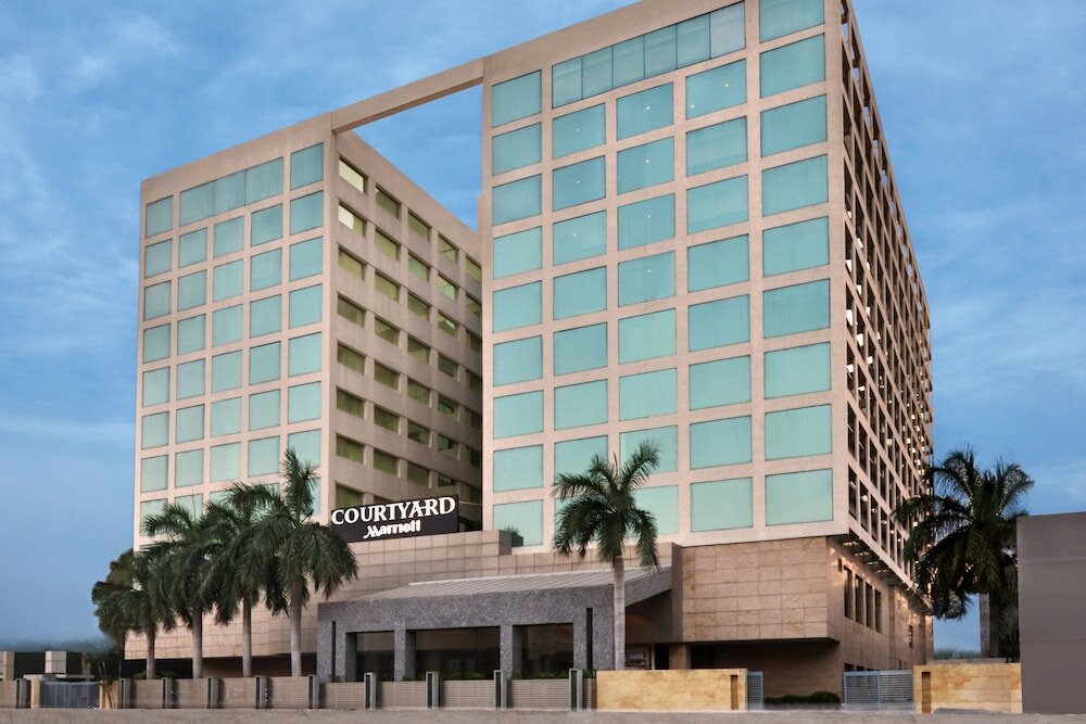 Фото Courtyard by Marriott Chennai