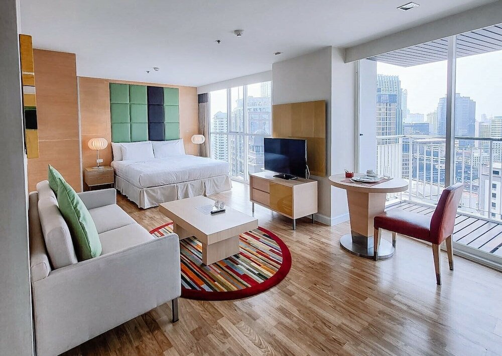 Фото Urbana Langsuan Hotel