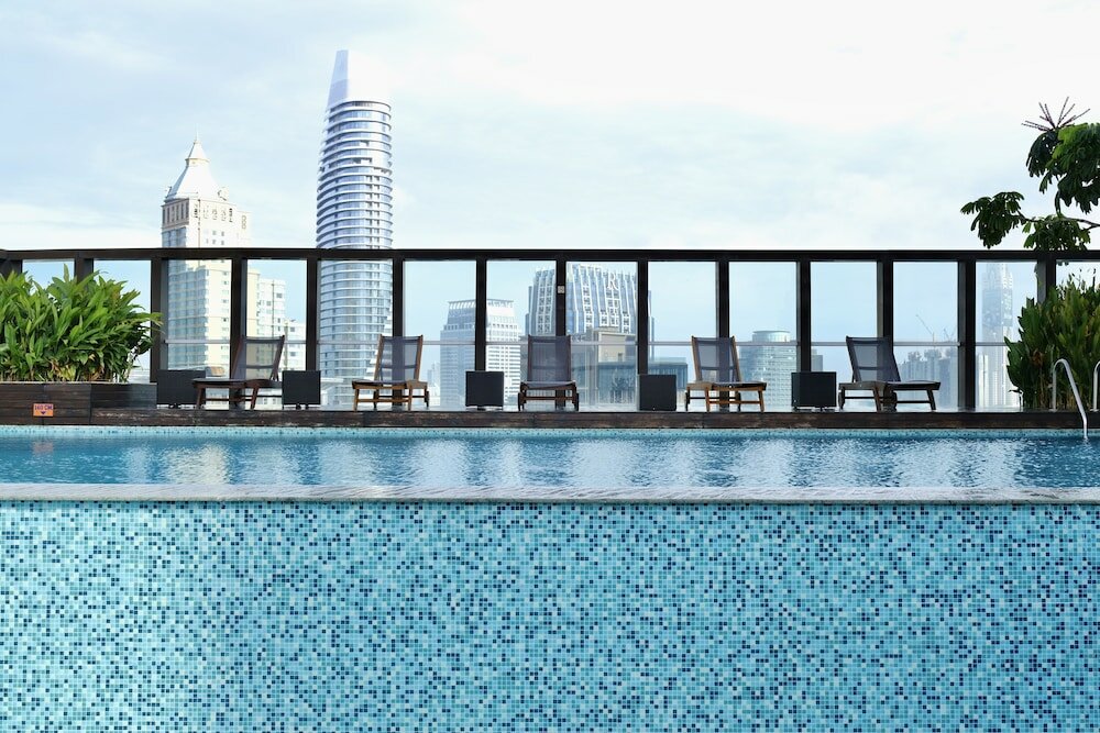 Фото Urbana Langsuan Hotel