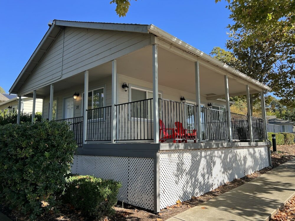 Фото Clear Lake Cottages & Marina