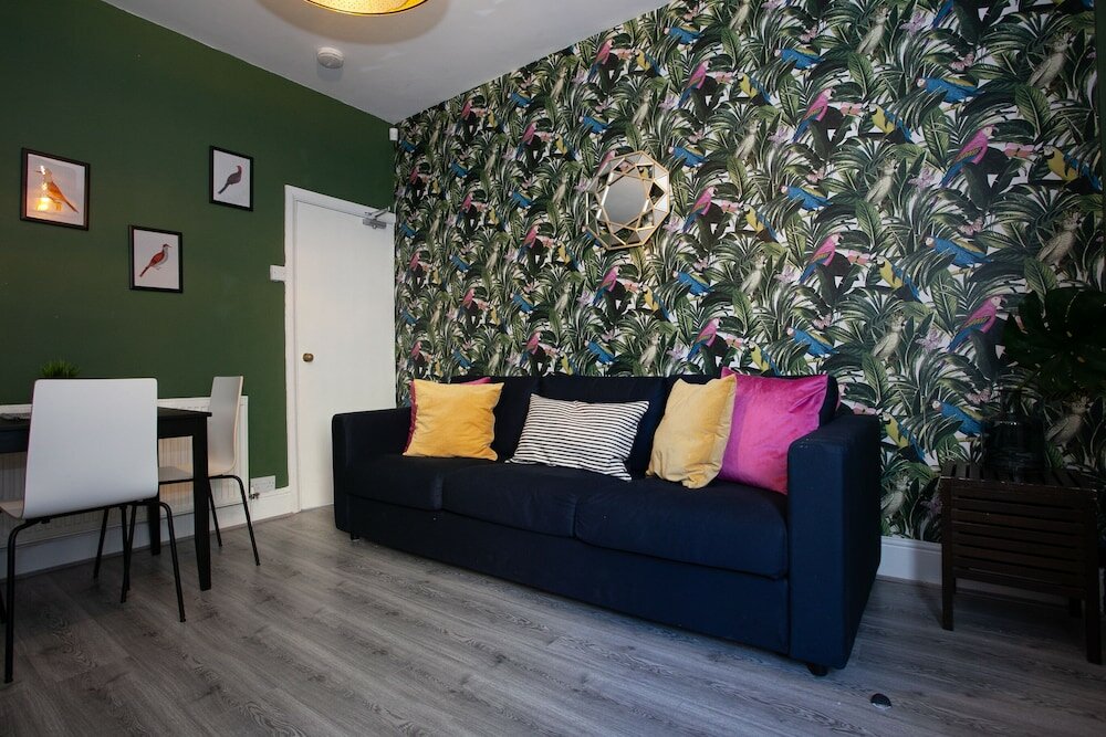 Фото Salford House