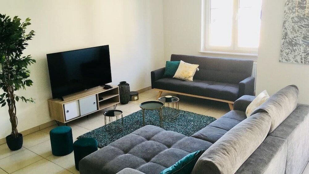 Фото Large Art Deco Flat 100m2 in City Center - Parking