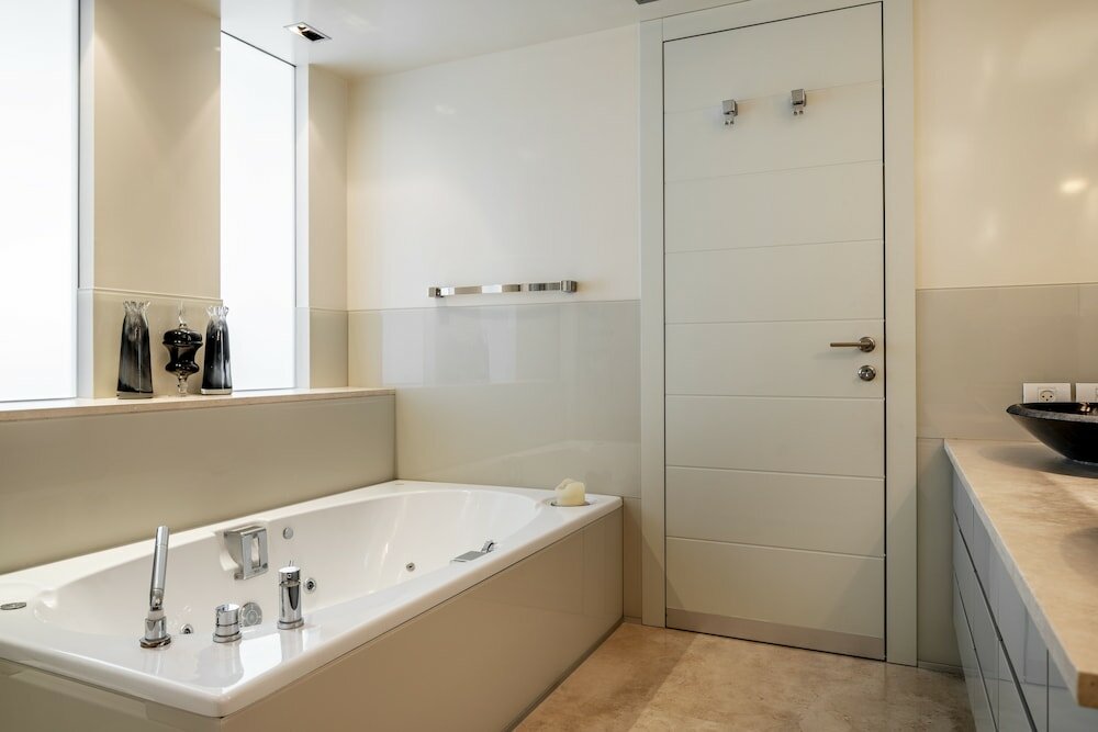 Фото Panoramic Sea View W Pool & Gym Access