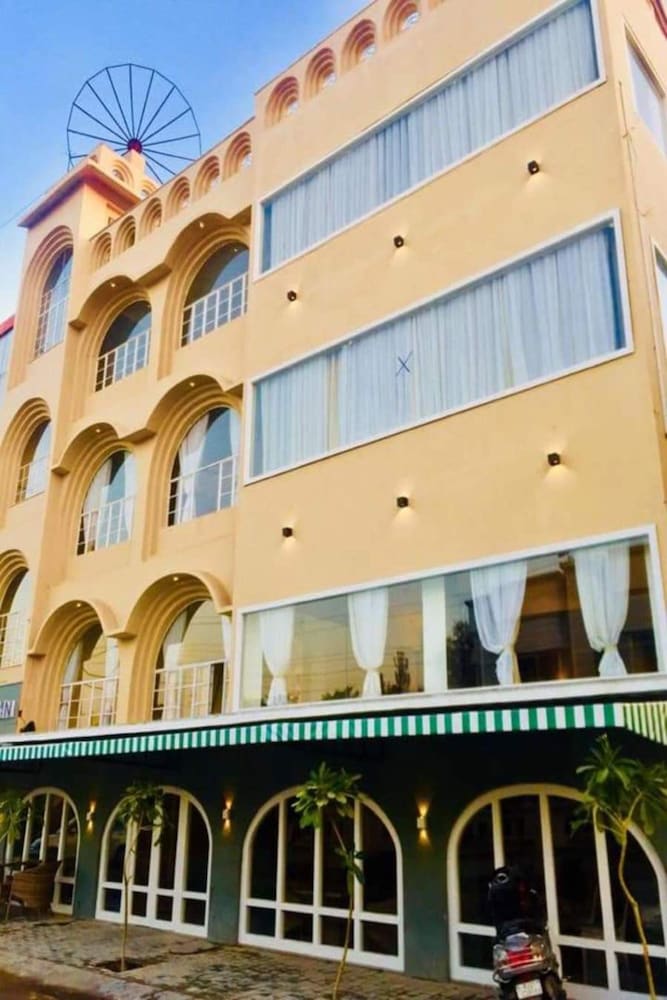 Фото отеля 1