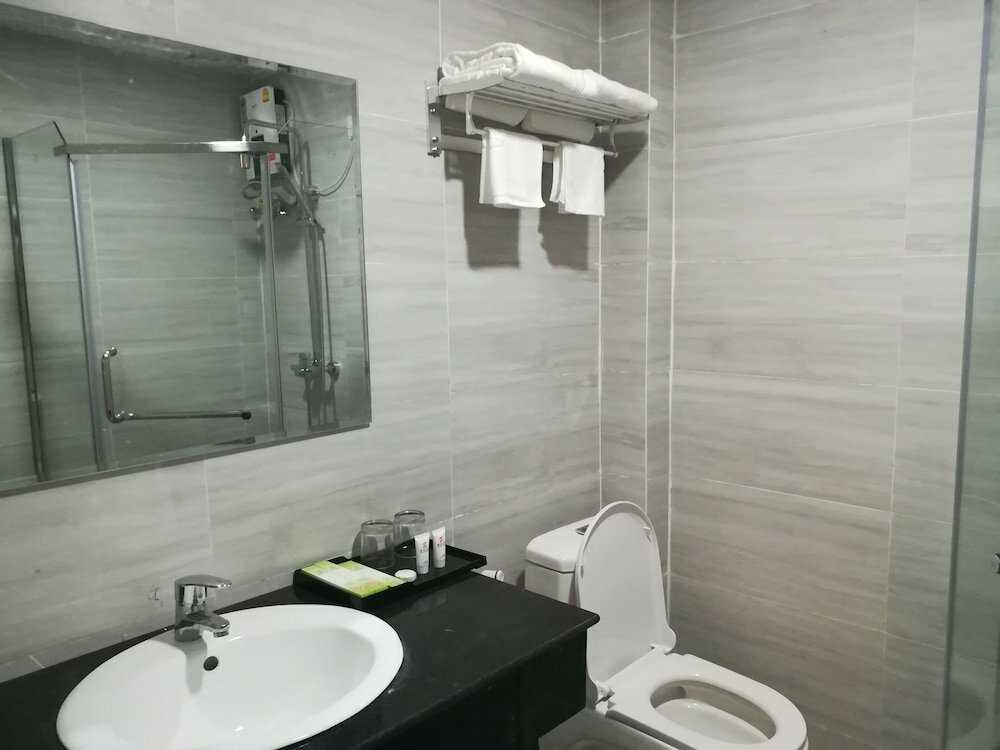 Фото Golden Bay Hotel