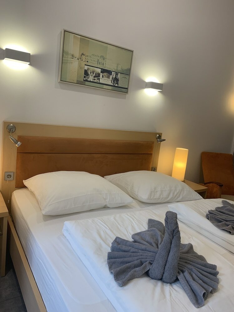 Фото Lovely Rooms Next to the Trainstation Wg