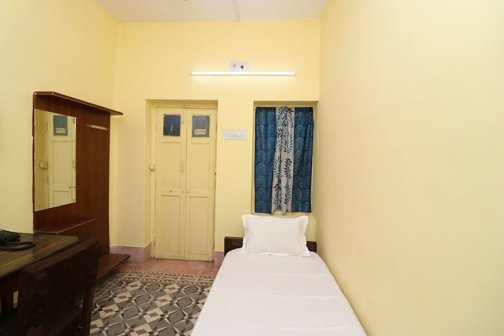 Фото Spot On 44329 Sri Krishna Inn Lodging & Boarding