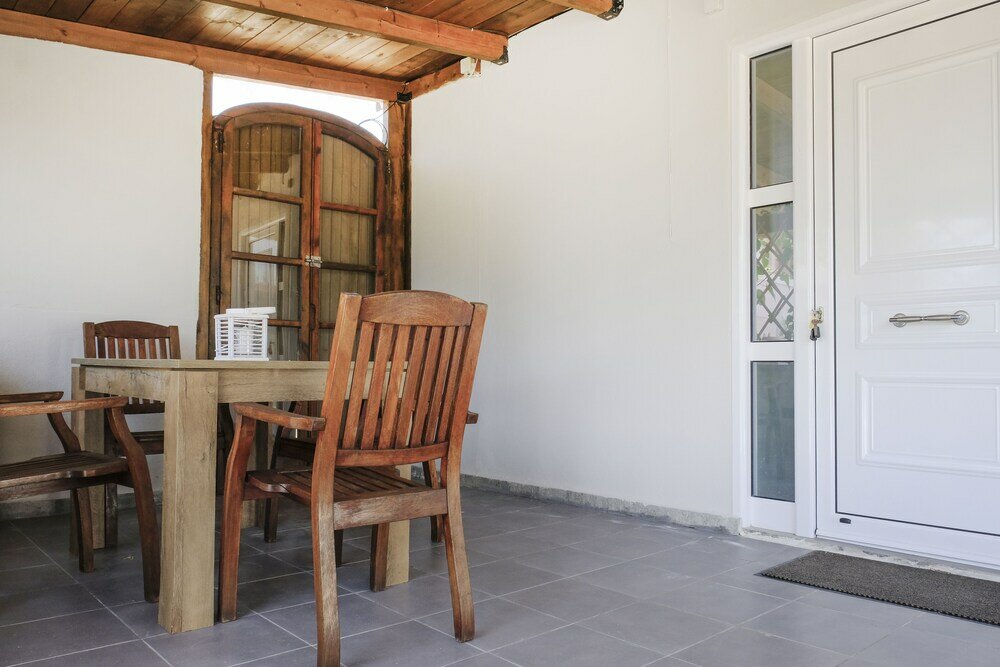 Фото House of Paradise in front of the golf court-sea