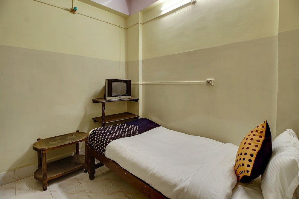 Фото Spot On 60241 Hotel Hollywood