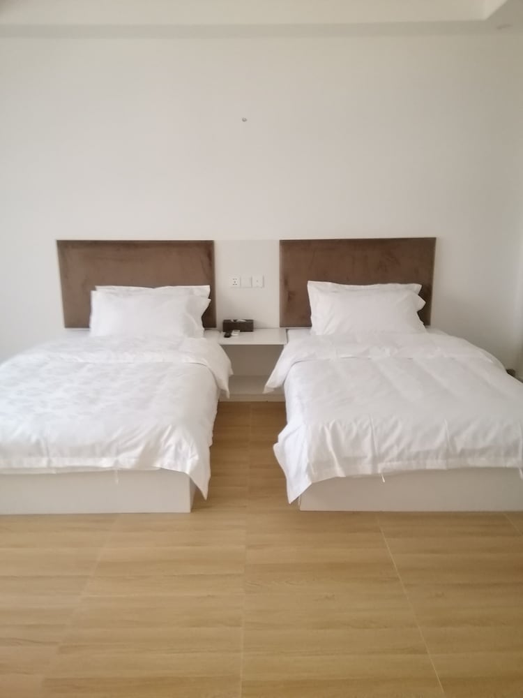 Фото Golden Bay Hotel