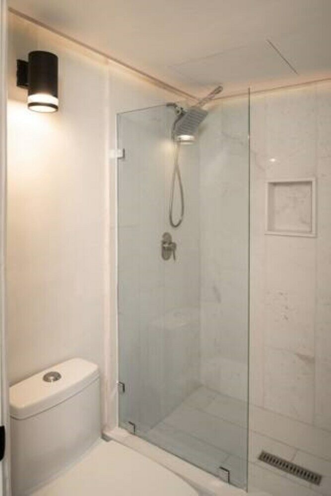 Фото Chic- Newly Renovated 1 Bdr at the best beach