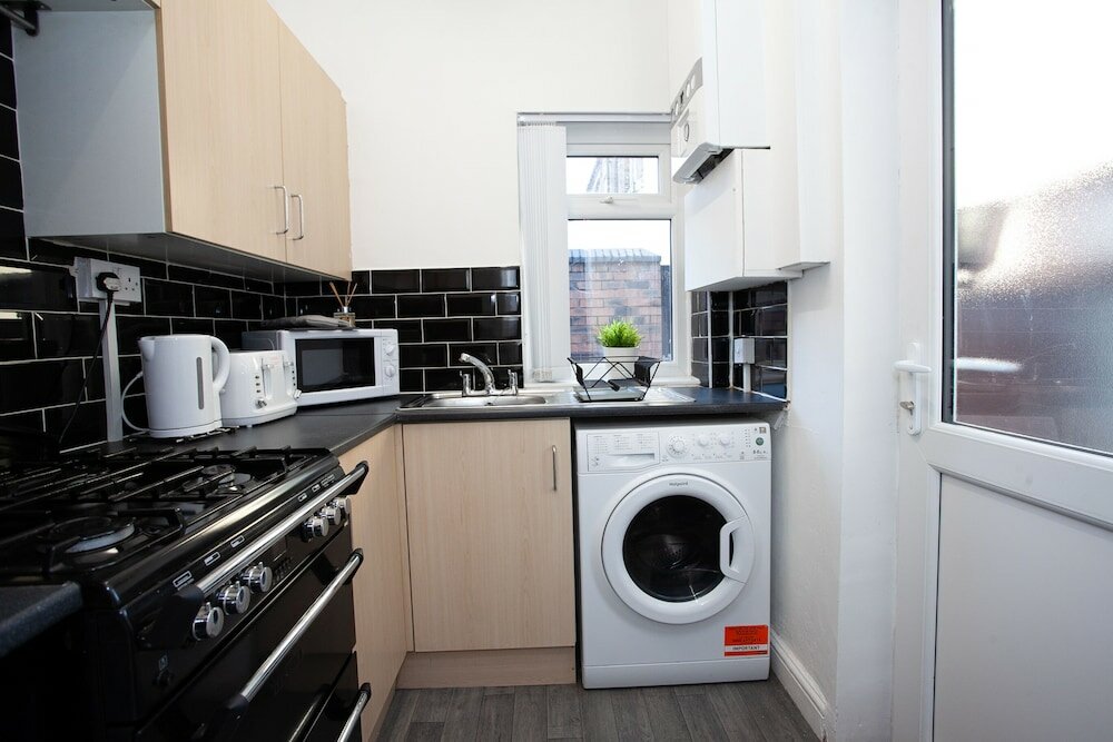 Фото Salford House