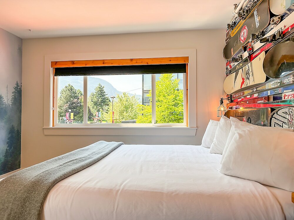 Фото Crash Hotel Squamish