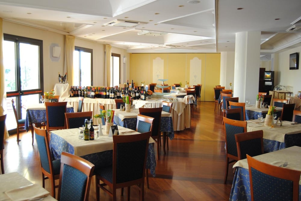 Фото Hotel Relax