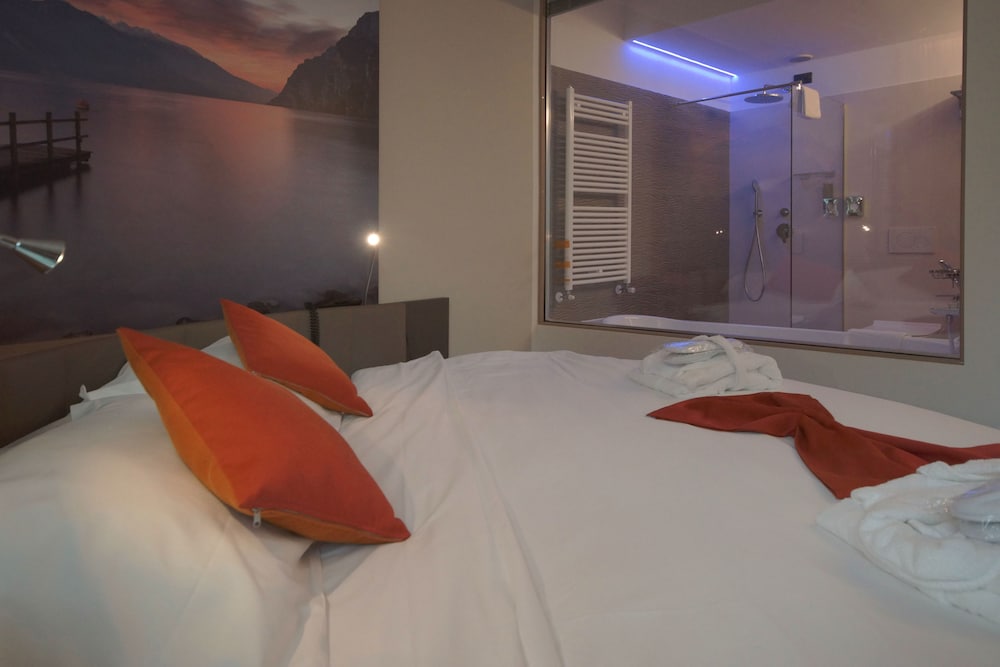 Фото Ambassador Suite Hotel