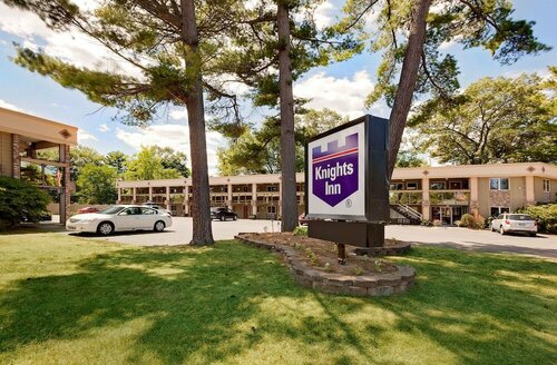 Гостиница Knights Inn Traverse City в Траверс-Сити