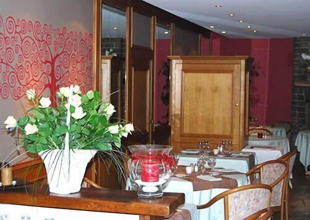 Фото Hostellerie La Villa Des Roses